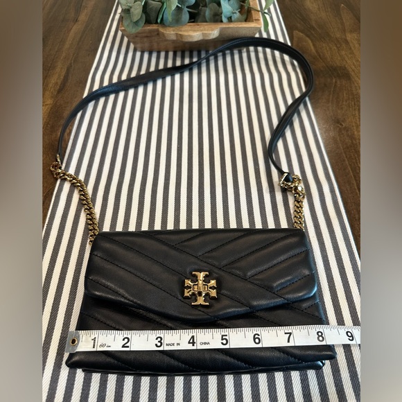 Tory Burch Kira Chain Wallet black with gold hardware with dust bag LIKE NEW - Picture 11 of 16